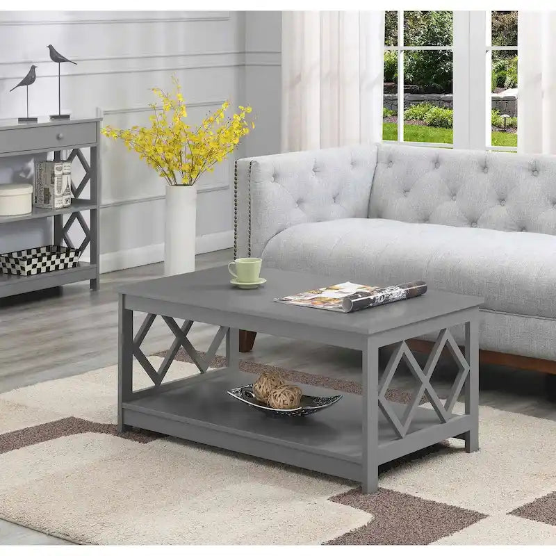 Table basse à deux niveaux avec découpes en losange, coloris noir/blanc/gris et étagère inférieure