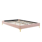Lit plateforme simple en velours de performance touffeté ambre