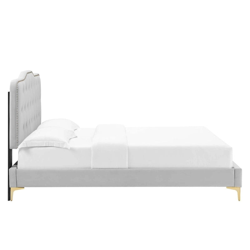 Lit plateforme simple en velours de performance touffeté ambre