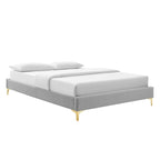 Lit plateforme simple en velours de performance touffeté ambre