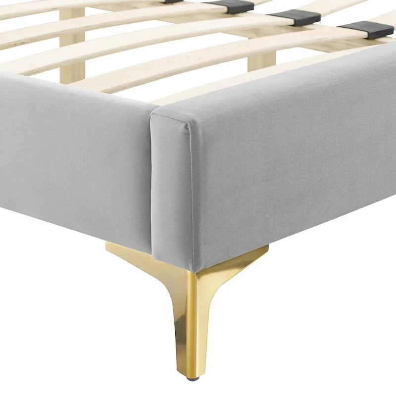Lit plateforme simple en velours de performance touffeté ambre